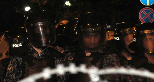 Полиция Армении во время протестных акций летом 2016 года. Фото Тиграна Петросяна для "Кавказского узла"