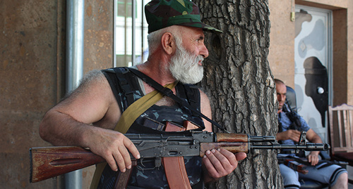 Член отряда "Сасна Црер". Фото Тиграна Петросяна для "Кавказского узла"