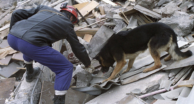 Спитакское землетрясение. Фото © Sputnik/ http://ru.armeniasputnik.am/columnists/20161208/5719017/golosa-podzemelya.html