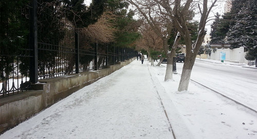 Снег в Баку. Фото  Sputnik / Murad Orujov
http://ru.sputnik.az/life/20160126/403485292.html