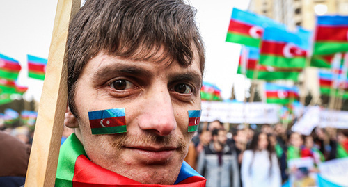 Участник акции протеста в Баку. Фото Азиза  Каримова для "Кавказского узла".
