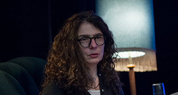 Арсине Ханджян. Фото SPUTNIK/ ASATUR YESAYANTS
http://ru.armeniasputnik.am/culture/20161003/5064413/Khandjyan-Aukciondush-Hayfest.html