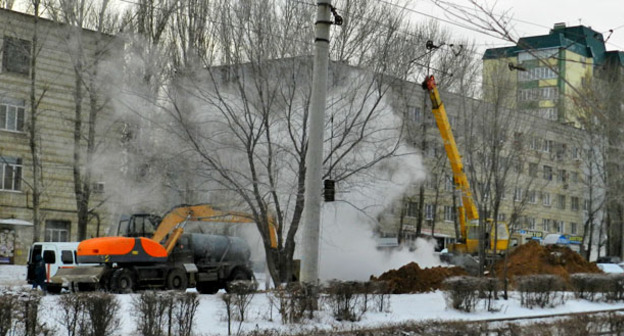 Авария на теплопроводе в Дзержинском районе Волгограда. 15 декабря 2016 г. Фото Татьяны Филимоновой для "Кавказского узла"