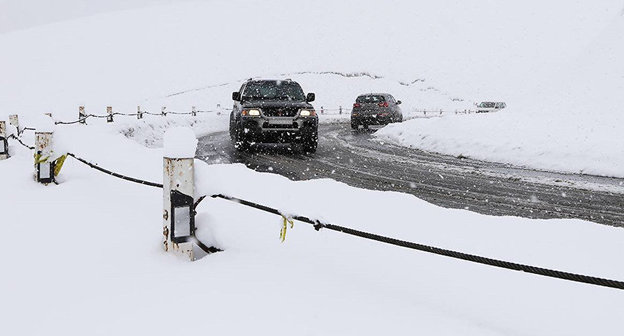 Дорога в горах.  Фото Департамент автодорог http://www.georoad.ge