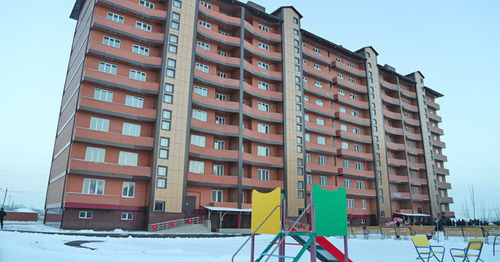 В Назрани сдан в эксплуатацию девятиэтажный жилой дом для чеченских семей. 15 декабря 2016 г. Фото http://www.ingushetia.ru/news/022387/