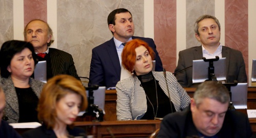 Депутаты Тбилисского самоуправления во время обсуждения горбюджета. Фото: Tbsakrebulo.gov.ge