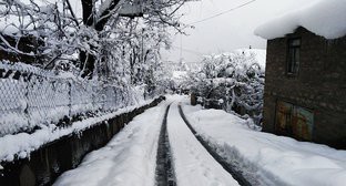 Снегопад в Грузии. Фото © FB / Районная администрация Грузии
https://www.facebook.com/photo.php?fbid=1829078987371191&set=a.1829078937371196.1073742406.100008073215908&type=3&theater