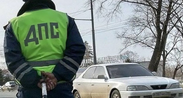 Сотрудник ДПС. Фото http://www.bumbinorn.ru/incidents/page/8/