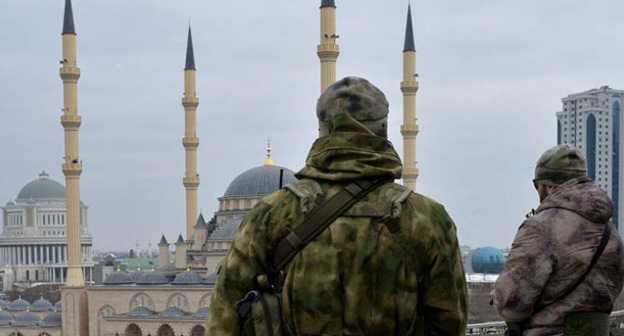 Грозный. Фото http://obzor.press/regions/37434-v-groznom-razyiskivayut-troix-boevikov-napavshix-na-policzejskix