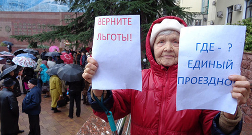  Митингующая пенсионерка.  Фото Светланы Кравченко для "Кавказского узла"