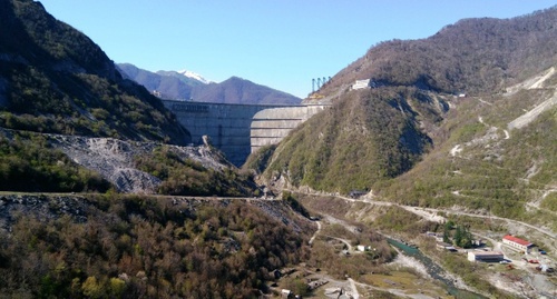 Вид на плотину Ингурской ГЭС. Фото: Gaga.vaa, commons.wikimedia.org