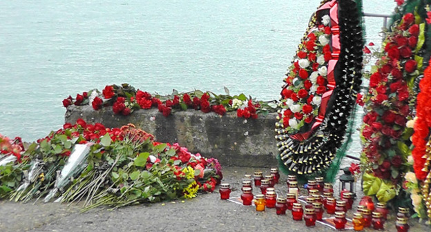 Фрагмент мемориала в память погибших в авиакатастрофе в Сочи. Фото Анны Грицевич для "Кавказского узла"