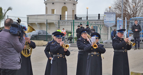 Играет военный оркестр. Сочи, 27 декабря 2016 г. Фото Светланы Кравченко для "Кавказского узла"