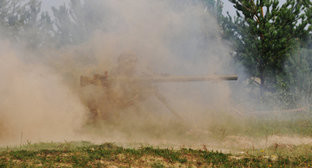 На передовой позиции армии Азербайджана. Фото © Sputnik / STR
 http://ru.sputnik.az/karabakh/20161228/408258325/obstrel-minomety-granatomety-pulemety-karabah.html