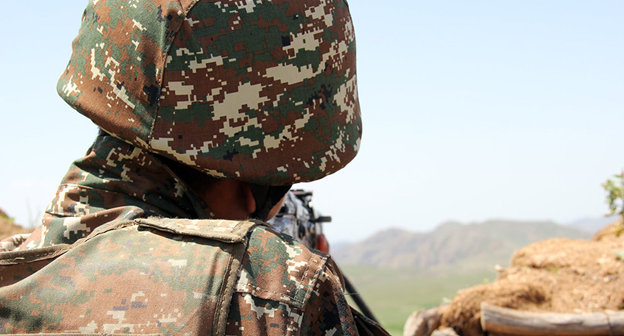 Солдат армии НКРю. Фото © Sputnik/ David Galstyan
http://ru.armeniasputnik.am/karabah/20161226/5914275/za-noch-azerbajdzhan-narushil-rezhim-peremiriya-35-raz.html