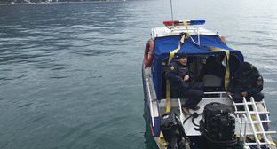 Поиски обломков Ту-154 в Черном море. Фото  © Sputnik. Роберт Джопуа
 http://sputnik-abkhazia.ru/Abkhazia/20161228/1020150246/mchs-abxazii-shtorm-mozhet-pomeshat-poiskam-oblomkov-tu-154.html