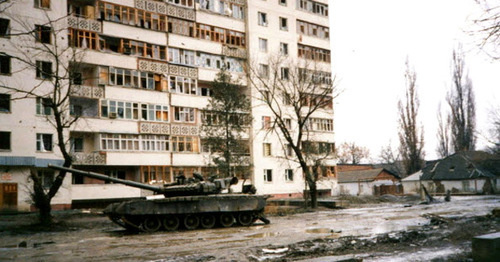Бои за Грозный. Фото: Vladimir Varfolomeev https://ru.wikipedia.org