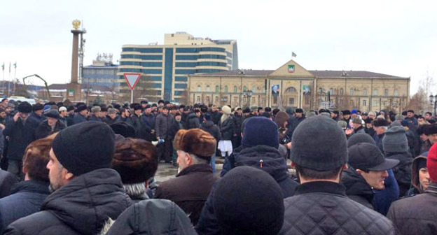 Участники схода в Грозном. 30 декабря 2016 г. Фото корреспондента "Кавказского узла"