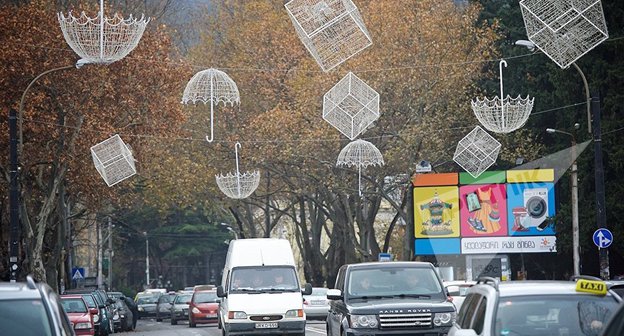 Новогодний Тбилиси. Фото © Sputnik / Alexander Imedashvili
http://sputnik-georgia.ru/economy/20161217/234230900/S-2017-goda-v-Gruzii-vyrastut-nalogi-na-sigarety-benzin-i-avtomobili.html