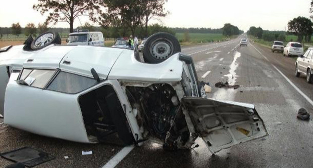 Смертельная авария произошла 18 декабря на 47-м километре трассы Ростов – Ставрополь
Фото  http://bloknot-rostov.ru/news/na-politseyskogo-sprovotsirovavshego-smertelnoe-dt-803887?sphrase_id=191339