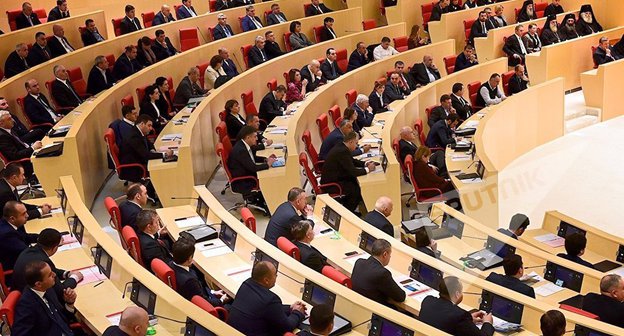Парламент Грузии. Фото © Sputnik / Alexander Imedashvili
http://sputnik-georgia.ru/politics/20161229/234393618/Parlament-prinjal-rezoljuciju-O-vneshnej-politike-Gruzii.html