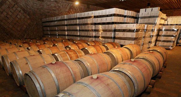 Винный погреб в Грузии. Фото © FB / Георгий Квирикашвили
http://sputnik-georgia.ru/economy/20161128/233986749/Gruzinskaja-kompanija-postavit-v-Kitaj-pjat-millionov-butylok-vina.html