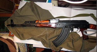 Автомат Калашникова. Фото http://bloknot-stavropol.ru/news/9-molodykh-lyudey-ustroili-strelbu-v-zhilom-rayone-806190 Автомат Калашникова. Фото http://bloknot-stavropol.ru/news/9-molodykh-lyudey-ustroili-strelbu-v-zhilom-rayone-806190