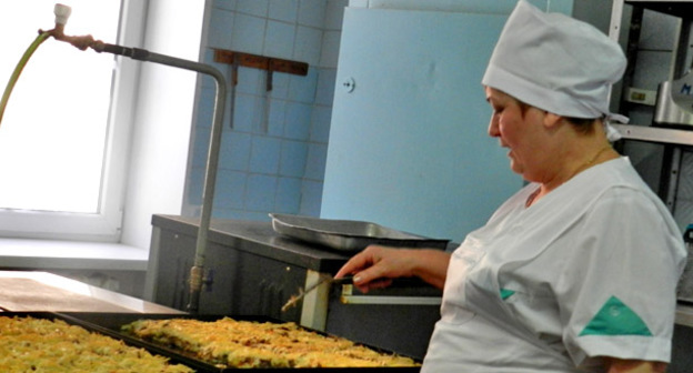 Повар детсада №224 Людмила Мищенко. Фото Татьяны Филимоновой для "Кавказского узла"