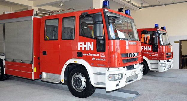 Пожарная машина в Баку. Фото http://ru.sputnik.az/incidents/20170110/408382649/ocerednoy-vzriv-proizoshel-na-qazoprovode-v-sangacale.html