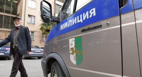 Автомобиль милиции в Абхазии. Фото http://abkhaznews.ru/wp-content/uploads/2016/06/bank.jpg