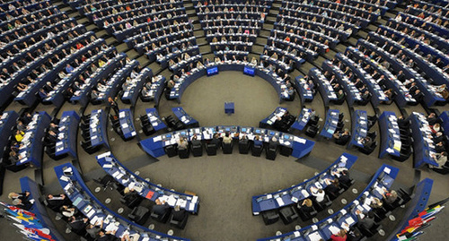 Европейский парламент в Страсбурге. Фото https://ru.wikipedia.org/wiki/%D0%95%D0%B2%D1%80%D0%BE%D0%BF%D0%B5%D0%B9%D1%81%D0%BA%D0%B8%D0%B9_%D0%BF%D0%B0%D1%80%D0%BB%D0%B0%D0%BC%D0%B5%D0%BD%D1%82#/media/File:European_Parliament_Strasbourg_Hemicycle_-_Diliff.jpg