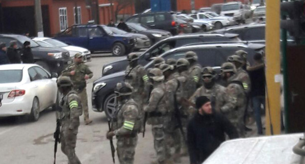 Блокирование силовиками села Цоци-Юрт. Чечня, 11 января 2017 г. Фото корреспондента "Кавказского узла"