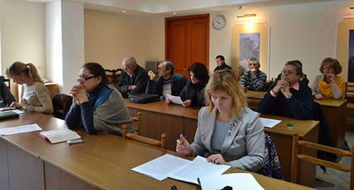 Участники публичных слушаний по обсуждению правил благоустройства города. Фото Светланы Кравчнеко