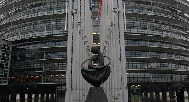 Здание Европарламента. Фото © Sputnik/ Владимир Федоренко
 https://sputnik-georgia.ru/politics/20161011/233469224/Vopros-otmeny-viz-dlja-Gruzii-ES-reshit-do-dekabrja.html