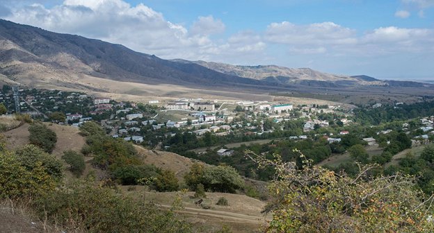 Приграничный район Азербайджана. Фото © Sputnik / Ilya Pitalyev
 http://ru.sputnik.az/karabakh/20170109/408353428/obstrel-pulemety-pjat-okkupirovannyh-rajonov.html