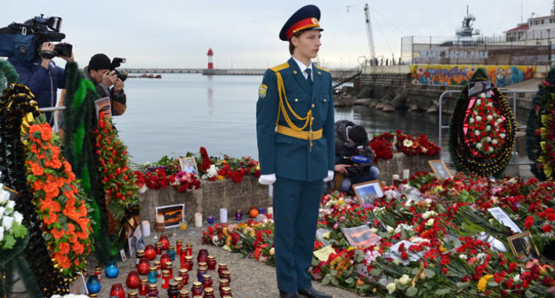 На митинге памяти жертвам авиакатастрофы в Сочи на Южном моле. Фото Светланы Кравченко для "Кавказского узла"
