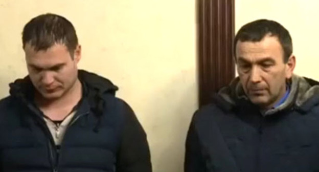 Два уроженца Чечни, которые, имитируя голос Кадырова, вымогали деньги у бизнесмена из Сургута для фонда имени Ахмата Кадырова. Кадр из видеоролика https://www.youtube.com/watch?v=IyyMSkxbRtA