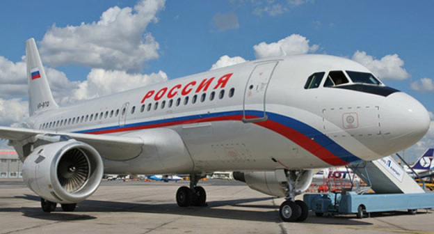 Самолёт компагии "Россия". Фото http://pda.fedpress.ru/news/society/news_event/1441350210-samolet-rossii-ekstrenno-sel-v-nizhnem-iz-za-plokhogo-samochuvstviya-passazhira
