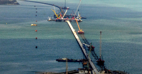 Вид на строящийся мост, 15 сентября 2016 года. Фото https://ru.wikipedia.org