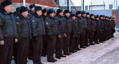 Построение сотрудников полиции. Фото http://www.gorobzor.ru/newsline/obschestvo/vnevedomstvennaya-ohrana-bashkirii-proverila-svoih-komandirov-28-02-2013