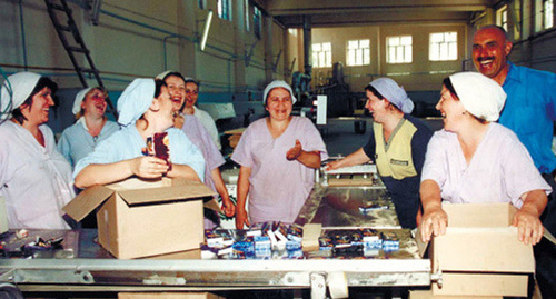 Сотрудники на Махачкалинском хлебозаводе № 2. Фото http://prodji.ru/maxachkalinskij-xlebozavod-2-vchera-segodnya-zavtra/