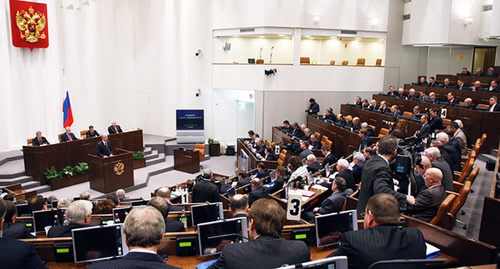 Верхняя палата российского парламента. Фото http://spbimir.ru/2014/05/28/valentina-matvienko-otchitala-senatora-kak-shkolnika-za-progulyi/