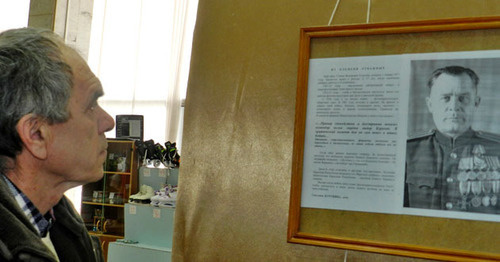 Посетитель выставки. Волгоград, 1 февраля 2017 г. Фото Татьяны Филимоновой для "Кавказского узла"