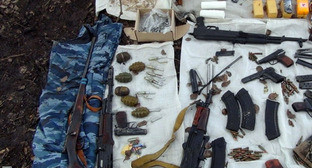 Тайник с оружием . Фото http://nac.gov.ru/kontrterroristicheskie-operacii/v-kbr-obnaruzhen-krupnyy-taynik-s-oruzhiem-i.html Тайник с оружием . Фото http://nac.gov.ru/kontrterroristicheskie-operacii/v-kbr-obnaruzhen-krupnyy-taynik-s-oruzhiem-i.html