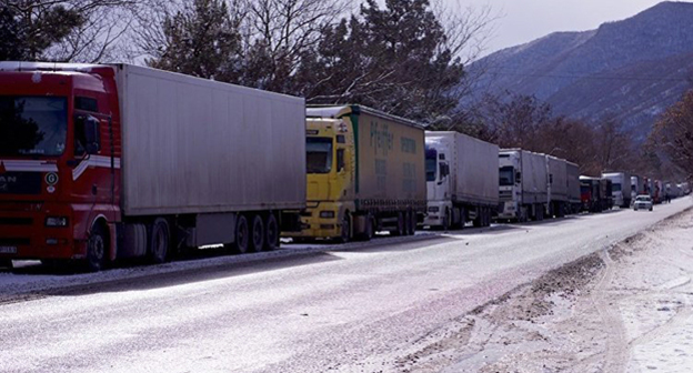 Автодорога в Грузии © Sputnik / Alexander Imedashvili
 https://sputnik-georgia.ru/georgia/20170203/234743998/Sneg-i-gololed-na-dorogah-Gruzii-dejstvujut-specialnye-rezhimy.html