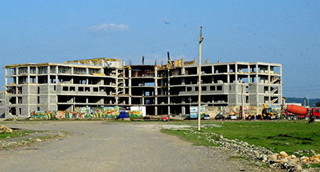 Строительство медиценского центра в Зугдиди. Сентябрь 2015 г. Фото: Sputnik/Бесик Пепия