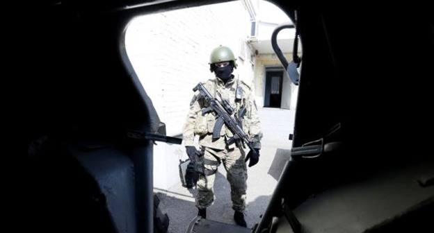 Сотрудник силовых структур. Фото: Геннадий Аносов / Югополис