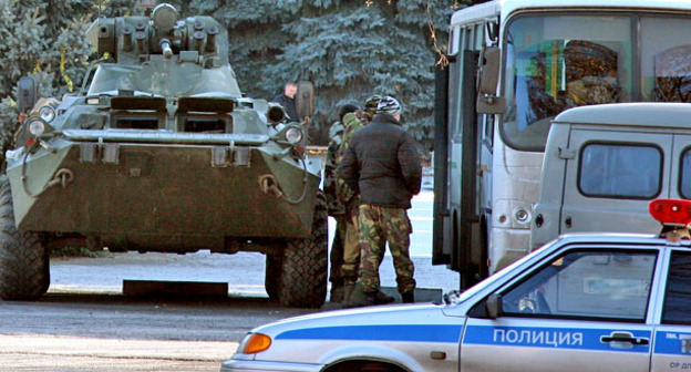 Сотрудники силовых структур. Фото http://www.shakhty.su/world/news/2016/09/04/dagestan