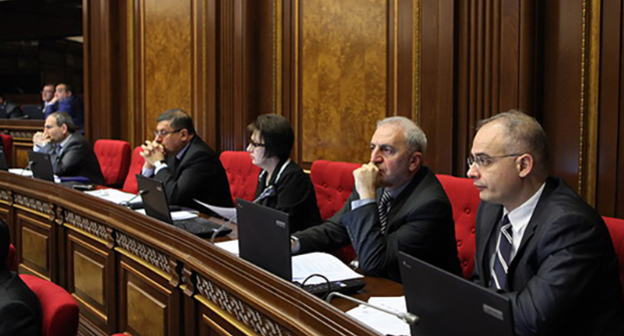 Депутаты парламента Армении. Фото http://www.lragir.am/index/arm/0/country/26749/124560