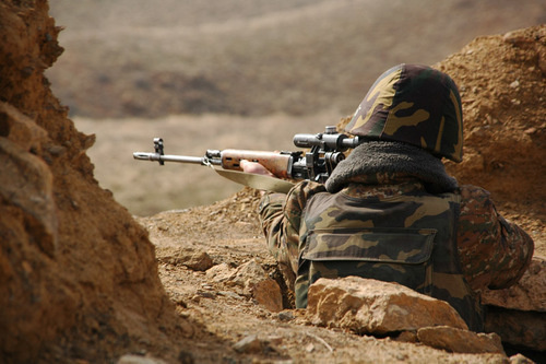 Снайпер на границе. Фото: www.mil.am